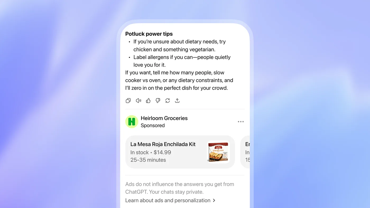 Capture ChatGPT : sous la réponse de l'assistant sur l'organisation d'un repas partagé, une annonce Heirloom Groceries marquée « Sponsored » présente un kit d'enchiladas avec son prix et sa durée de préparation.